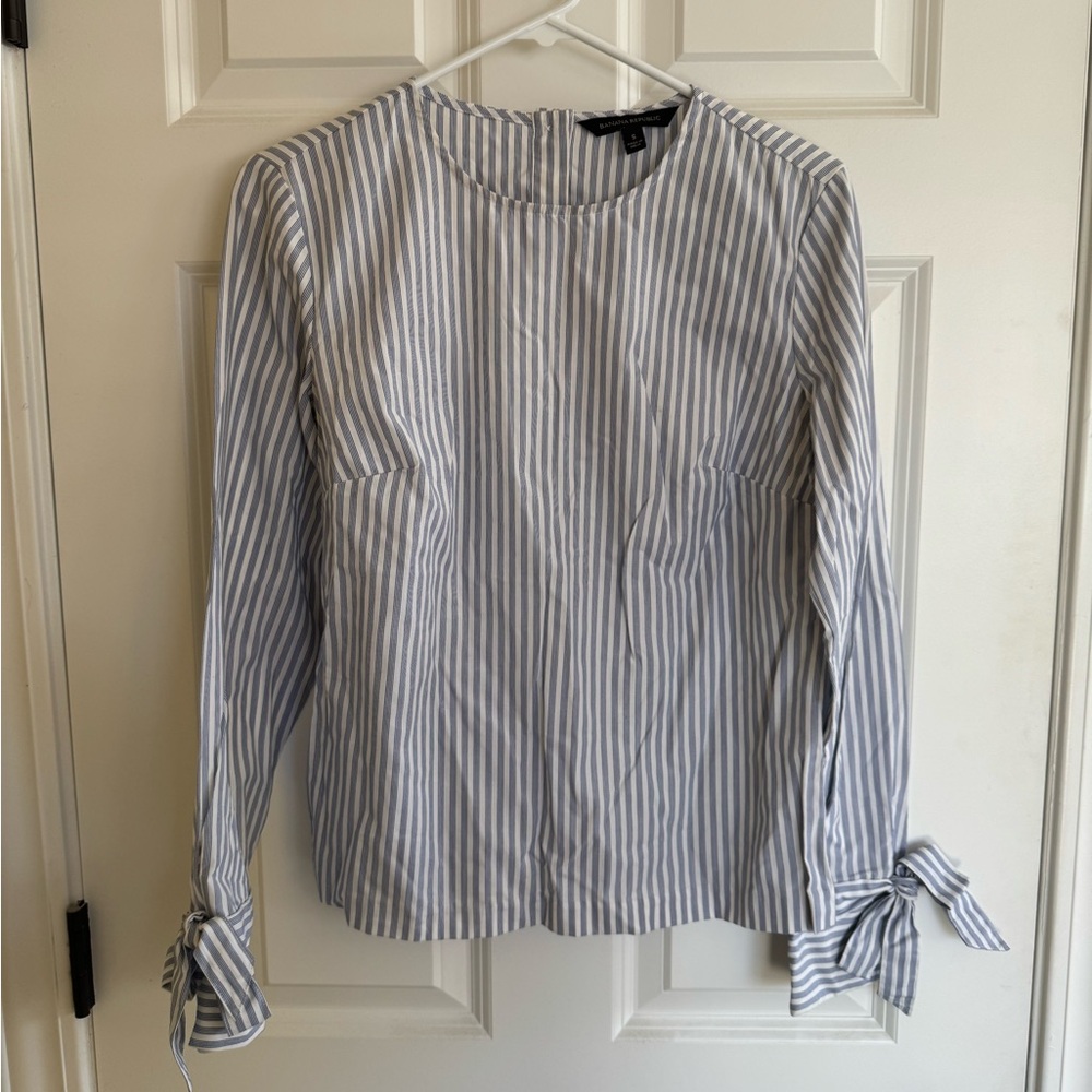 Banana Republic crew neck striped long sleeve dress shirt